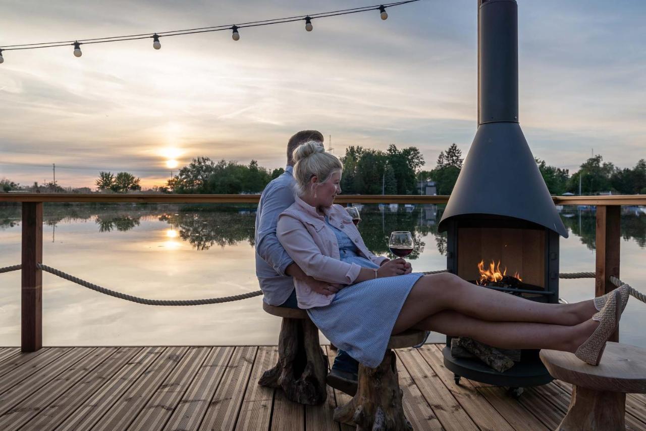 Lieblingsplatz Parey - Schwimmendes Iglu Hotell Exteriör bild