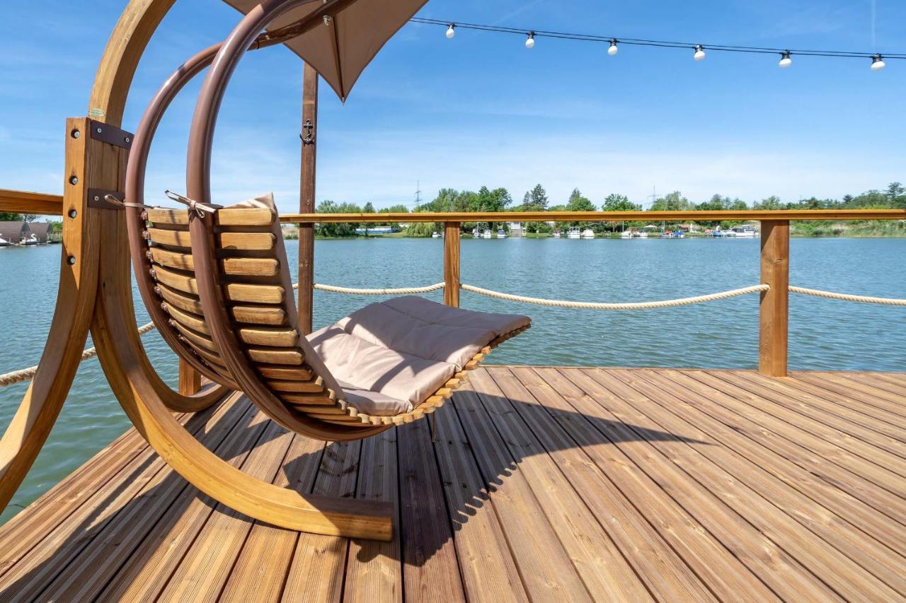 Lieblingsplatz Parey - Schwimmendes Iglu Hotell Exteriör bild