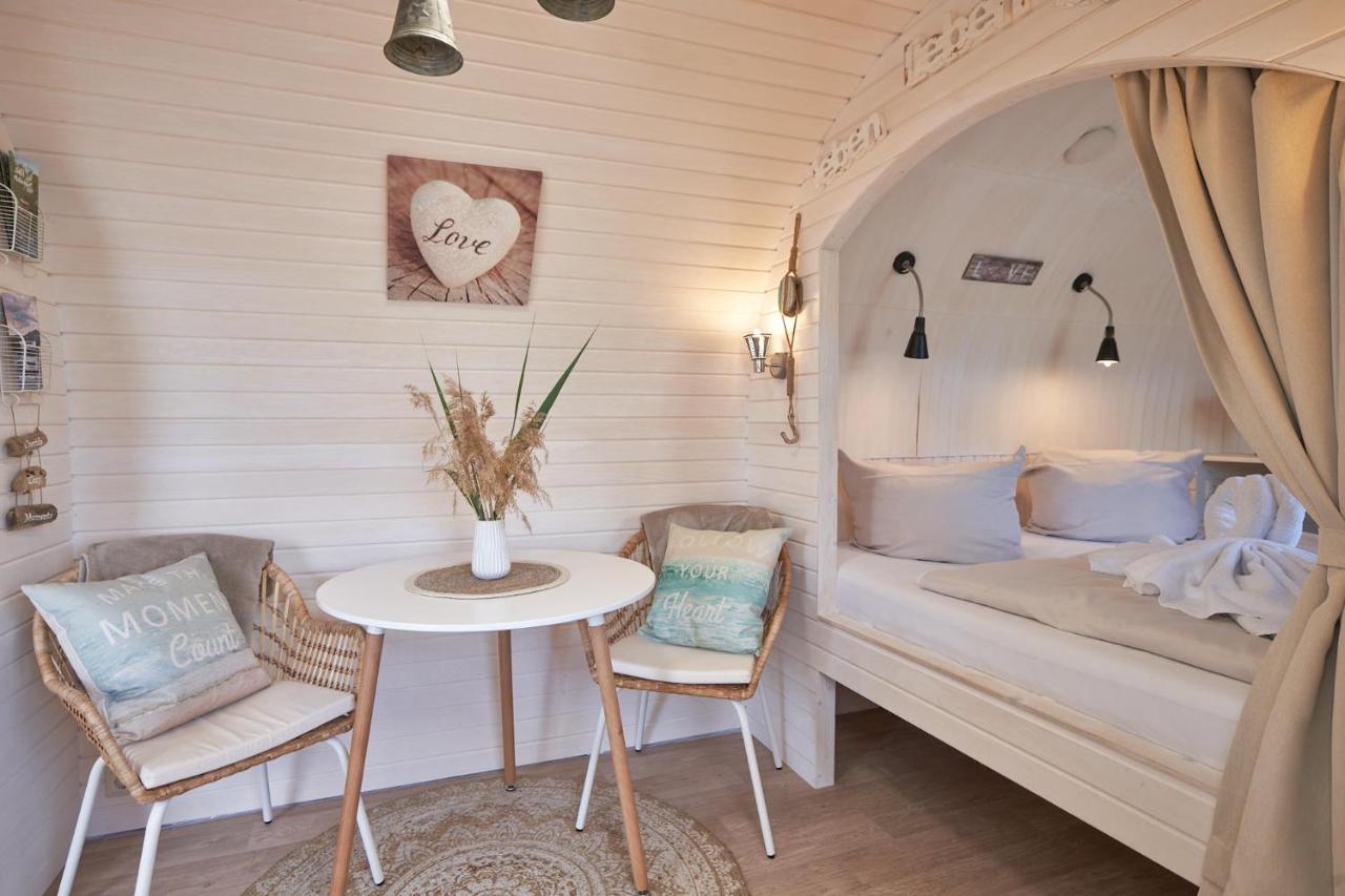 Lieblingsplatz Parey - Schwimmendes Iglu Hotell Exteriör bild